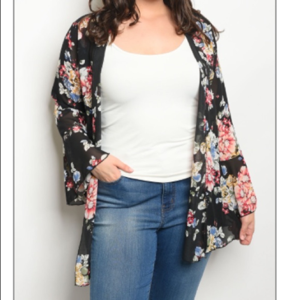 ❤️Cute Plus size Black floral cardigan❤️